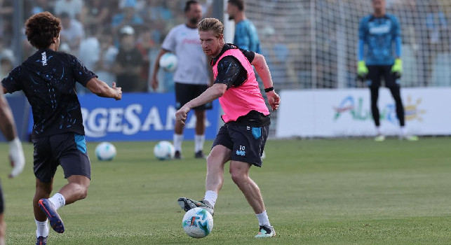 Partitella Napoli, splendido gol dalla distanza per De Bruyne: super sinistro per KDB! | VIDEO CN24
