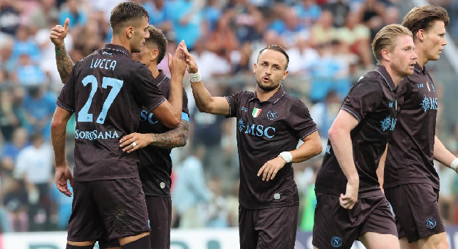 Napoli-Olympiacos 2-1 (16' Politano, 53' Lucca, 91' Chiquinho): segui il post-partita con i tifosi a Castel di Sangro | DIRETTA VIDEO