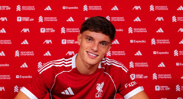 Leoni-Liverpool, adesso è ufficiale con tanto di firma e nuova maglia