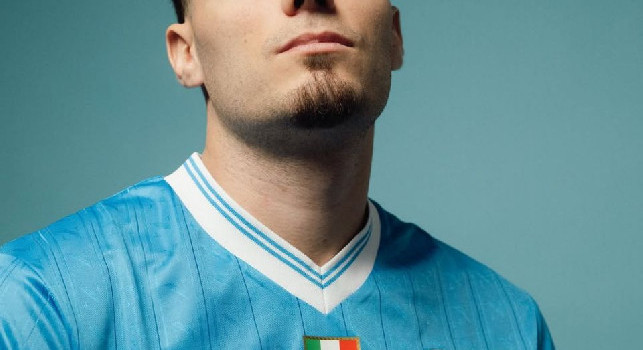 Ecco Miguel Gutierrez in posa con la maglia del Napoli | FOTO