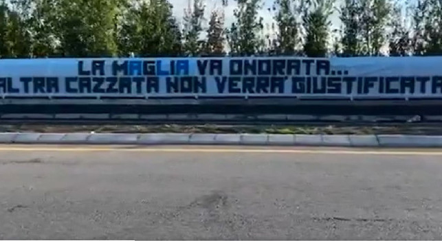 Ultras Atalanta avvertono Lookman: striscione a Zingonia indirizzato all'attaccante | FOTO