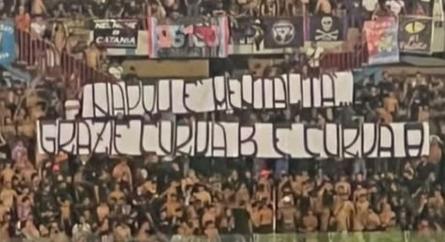 Ultras Catania, striscione in onore dei tifosi napoletani | FOTO