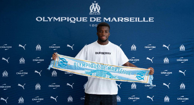 Un ex Napoli va in Francia: la foto dopo la firma con l'Olympique Marsiglia