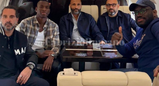 Incredibile Chelsea, Delap ko mentre Jackson è in volo: allo sbarco succede l'impensabile | VIDEO