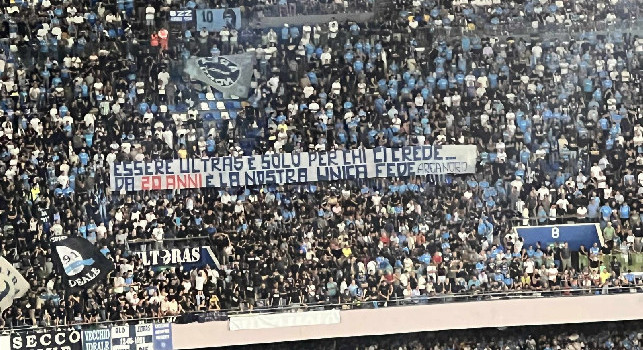 Essere ultras è solo per chi ci crede, spunta striscione in Curva durante Napoli-Cagliari | FOTO