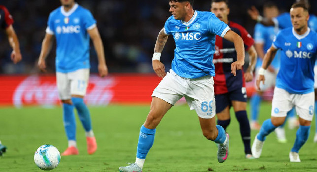 Accende il Maradona per un dribbling, vivace e concreto. Ambrosino positivo al debutto, voti e pagelle