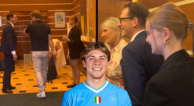 Visite mediche Hojlund, a Villa Stuart arrivano anche la famiglia e la fidanzata del prossimo attaccante del Napoli | VIDEO CN24
