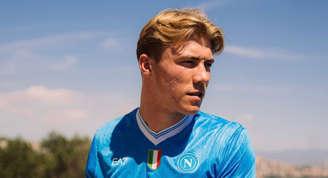 Hojlund è del Napoli! Ecco i primi scatti con la maglia azzurra | FOTOGALLERY