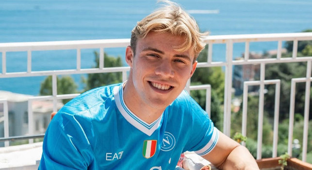 Ciao a tutti, sono tornato in Italia, il messaggio di Hojlund alla Serie A | VIDEO