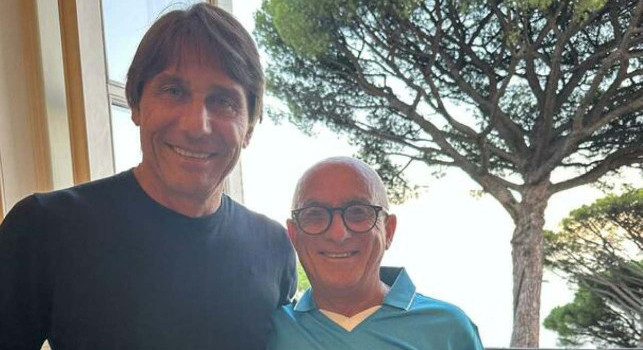 Conte in vacanza tra Amalfi e Ravello! Il mister beccato dai tifosi a Villa Rufolo | FOTO