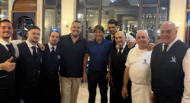 Conte continua il tour a Napoli: ecco dove è stato 'beccato' a cena il mister azzurro | FOTO