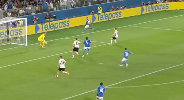 L'Italia di Gattuso dilaga, 3-0 Raspadori su assist di Politano! | FOTO