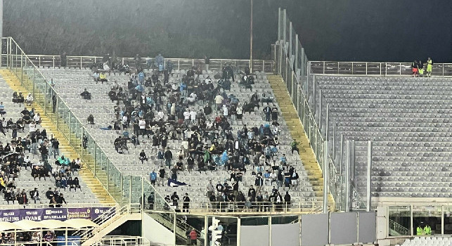 Fiorentina-Napoli, ecco le immagini dei tifosi azzurri nel settore ospiti | FOTO