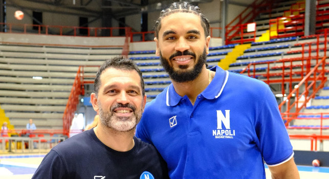 Napoli Basket, allenamento a porte aperte davanti a 200 tifosi! C'è Mitrou-Long, assenti in due | FOTOGALLERY