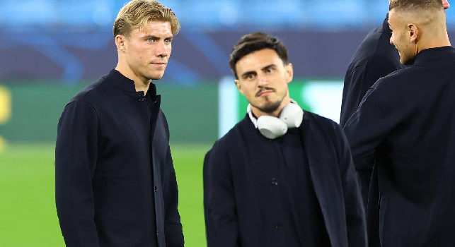 The Sun - McTominay prima ed ora Hojlund: i tifosi del Man Utd non si capacitano dell'effetto Napoli sui loro due ex