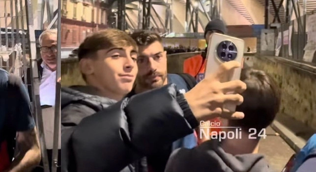 Napoli-Genoa 2-1, uno sconfitto è super disponibile: guardate chi spunta fuori al Maradona! | VIDEO