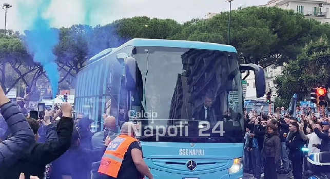 Napoli-Lecce, ecco l'arrivo della squadra allo stadio Maradona! | VIDEO