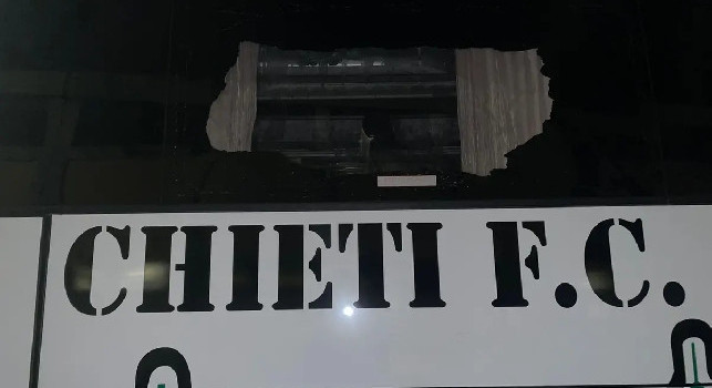 Agguato al pullman del Chieti: notte di paura dopo la sconfitta