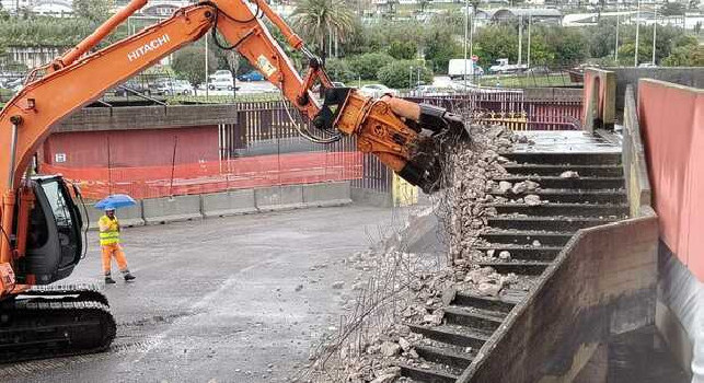 Nuovo stadio Salerno, iniziata la demolizione dell'Arechi: restyling anche per gli Europei