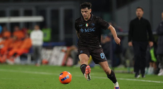 Ambrosino emozionato al debutto, ma promosso quasi da tutti! Voti e pagelle