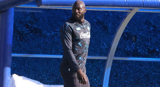 Il Napoli pu&ograve; multare ed escludere Lukaku? S&igrave;, ma con limiti. La posizione del club e di Romelu