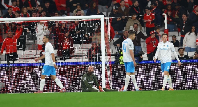 Pagelle Benfica-Napoli: Rrahmani fuori giri, Elmas da codice rosso e McTominay spento. Politano lancia un messaggio non solo a Conte