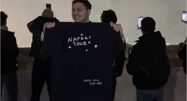 Fuochi non autorizzati alla Torre Eiffel: nei guai youtuber Loris Giuliano che aveva promosso documentario sul Napoli | VIDEO