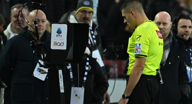 Brivido per il Napoli, Davis insacca ma il VAR annulla tutto: fuorigioco del friulano