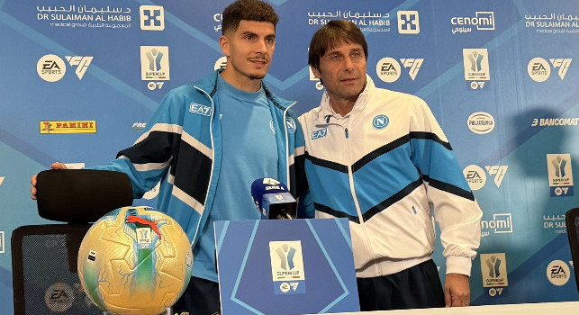 Alla cena del Napoli c'&egrave; stato un applauso speciale per Di Lorenzo, il motivo