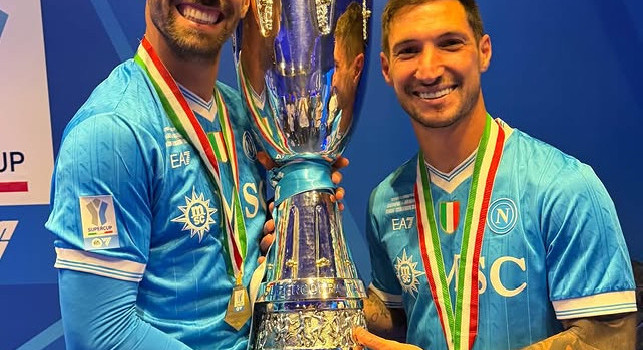 Politano festeggia con Spinazzola la vittoria in Supercoppa | FOTO