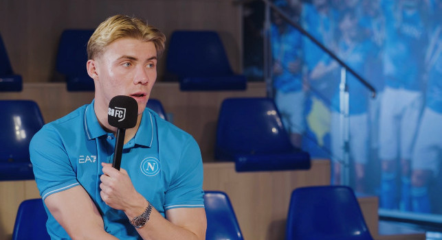 Hojlund: Ho voluto solo Napoli, Conte &egrave; incredibile: quando ti chiama, devi solo dire s&igrave;! Lukaku pu&ograve; darmi tantissimo, &egrave; un mio idolo. Sul Manchester United e Cristiano Ronaldo...