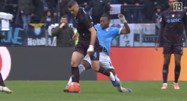 Moviola Lazio-Napoli, espulsione Noslin: Marelli non &egrave; d'accordo, l'analisi dell'episodio | FOTO