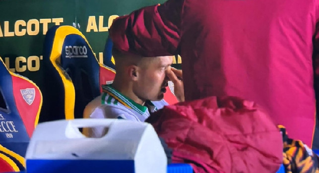 Roma, infortunio Dovbyk contro il Lecce: fuori in lacrime, le condizioni | FOTO