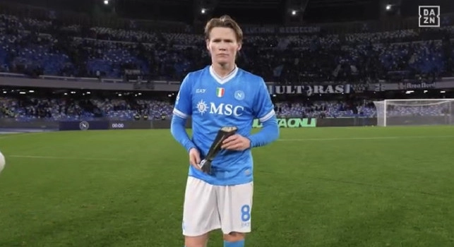 Napoli-Verona, Scott McTominay MVP del match: lo scozzese vince il premio | FOTO