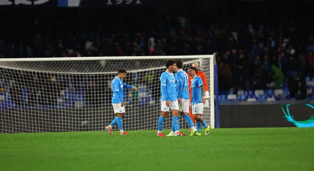 Ecco cos'è successo nello spogliatoio al 45' di Napoli-Verona, e cosa ha detto Conte alla squadra