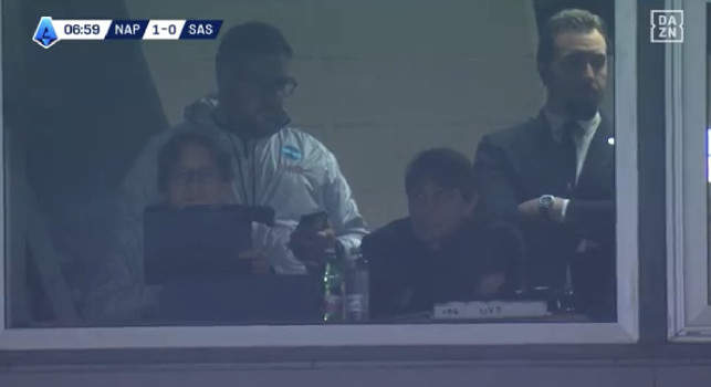 Napoli-Sassuolo, Conte squalificato: guardate da dove sta osservando il match | FOTO