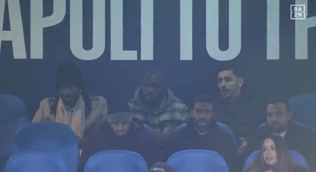 Napoli-Sassuolo, tre spettatori d'eccezione al Maradona: guardate chi c'&egrave; in tribuna | FOTO