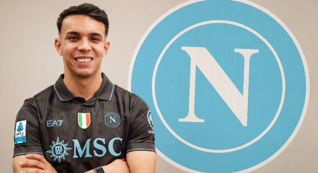 La carica di Giovane, saluto in napoletano ai nuovi tifosi: Ciao uagli&ugrave;, ce verimm' ambress | VIDEO