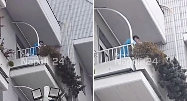 Juve-Napoli, spunta un azzurro dall'hotel a Torino: eccolo affacciato | VIDEO CN24