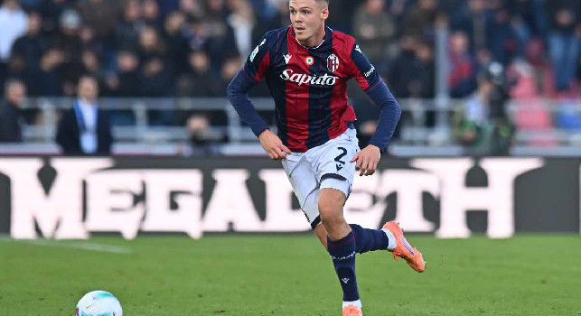 A Casteldebole sarebbero pronti a chiuderla. Via libera del Bologna per Holm al Napoli: spunta un indizio