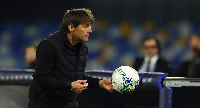 Conte a DAZN: Di Lorenzo? Pare si sia rotto il ginocchio in maniera grave! Scudetto? Parliamo del nulla, sono troppo inca**ato. Unici col mercato bloccato, &egrave; assurdo