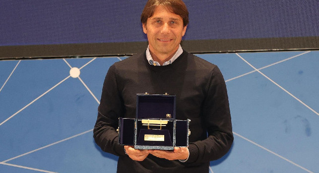Antonio Conte vince la Panchina d'oro: Che orgoglio! Condivido il premio con il mio club | FOTO