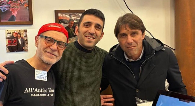 Antonio Conte festeggia la Panchina d'Oro dall'Antico Vinaio a Firenze | FOTO