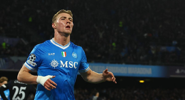 Compleanno in casa Napoli, Rasmus Hojlund compie 23 anni