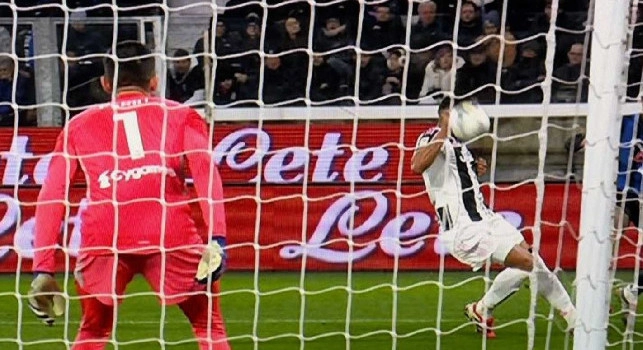 Moviola Atalanta-Juventus, Cesari tuona: Mani Bremer? Questo è l'anticalcio, avrebbe dovuto farsi male come Di Lorenzo? | FOTO