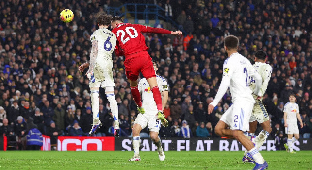 Primo gol da sogno per Lucca al debutto: la rete col Nottingham contro il Leeds | VIDEO