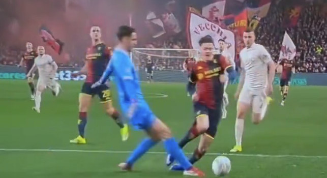 Moviola Genoa-Napoli, contatto Meret-Vitinha: per arbitro e VAR &egrave; rigore, l'analisi di Marelli | FOTO