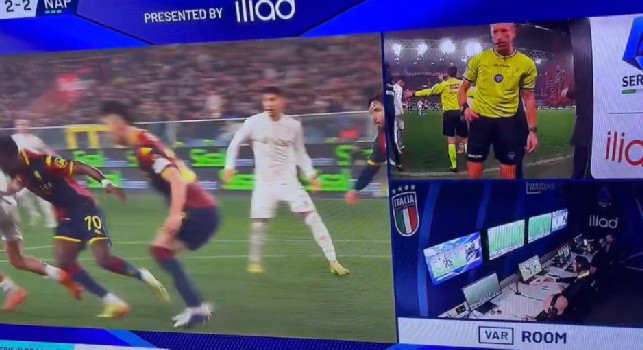 Capuano: Un rigorino tiene a galla il Napoli a Marassi: Vergara accentua il leggero contatto sul piede