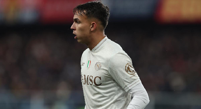 Divora video per crescere ancora. Giovane studia dal suo idolo per lasciare il segno nel Napoli