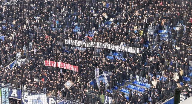 Napoli-Como, striscione in curva A contro le trasferte vietate: Senza ultras non c'&egrave; partita, basta divieti | FOTO
